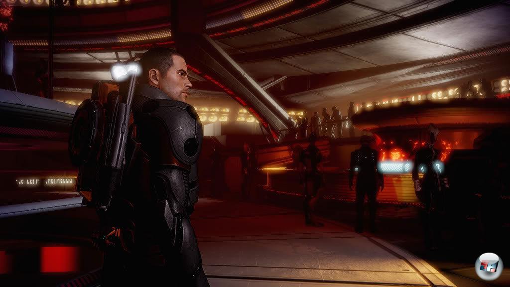 BioWare zieht porentiefe Register: Die Figuren &uuml;berzeugen mit nat&uuml;rlicher Mimik. Die kleinen leuchtenden Macken im Gesicht lassen sich &uuml;brigens vergr&ouml;&szlig;ern, wenn man im Spiel eher den b&ouml;sen Rebellen gibt - Shepards Aussehen passt sich an.
