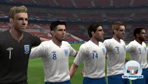 Die Profis sehen auch bei PES etwas klobig aus. Die Profis sehen auch bei PES etwas klobig aus.