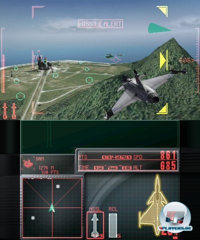 Hier gut zu sehen: Das defensive Action-Man&ouml;ver. Wird man von einer Rakete ins Visier genommen, kann man damit zuverl&auml;ssig ausweichen.