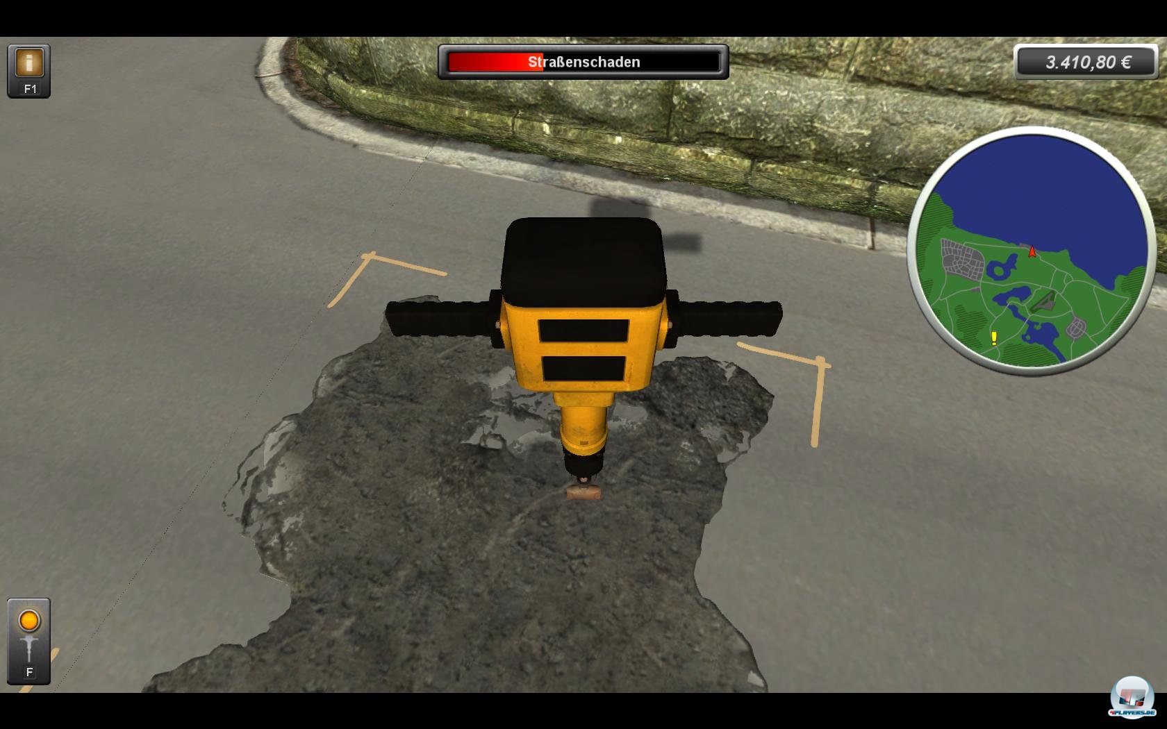 Bei der Arbeit: Der Presslufthammer schwebt &uuml;ber der zu reparierenden Fl&auml;che. Spannend? Nicht wirklich.