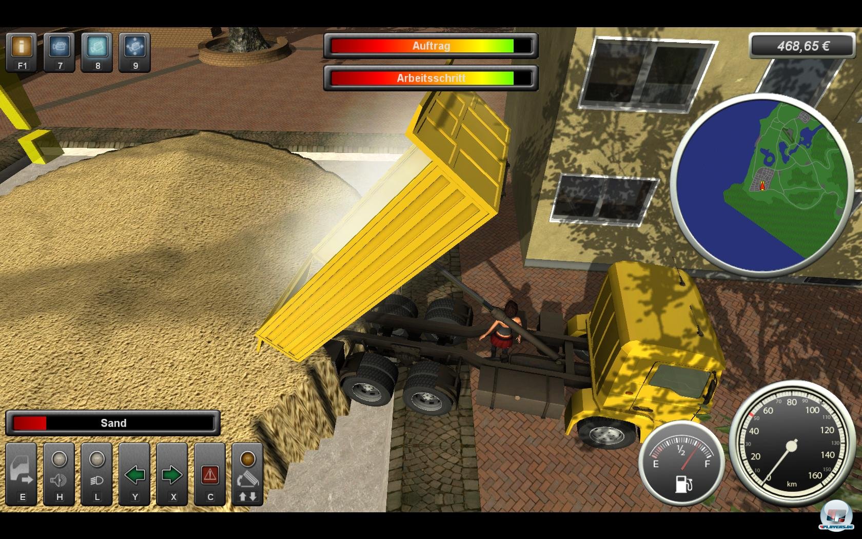 Einer der ersten Aufträge: Einen Sandkasten befüllen. Damen die durch meinen Laster schweben gibt's gratis dazu. Einer der ersten Aufträge: Einen Sandkasten befüllen. Damen die durch meinen Laster schweben gibt's gratis dazu.