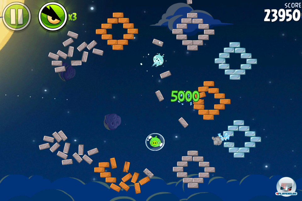 Oftmals muss man indirekt vorgehen und die mistigen Gr&uuml;nschweine mit gem&uuml;tlich durch das All treibenden Levelteilen erledigen.