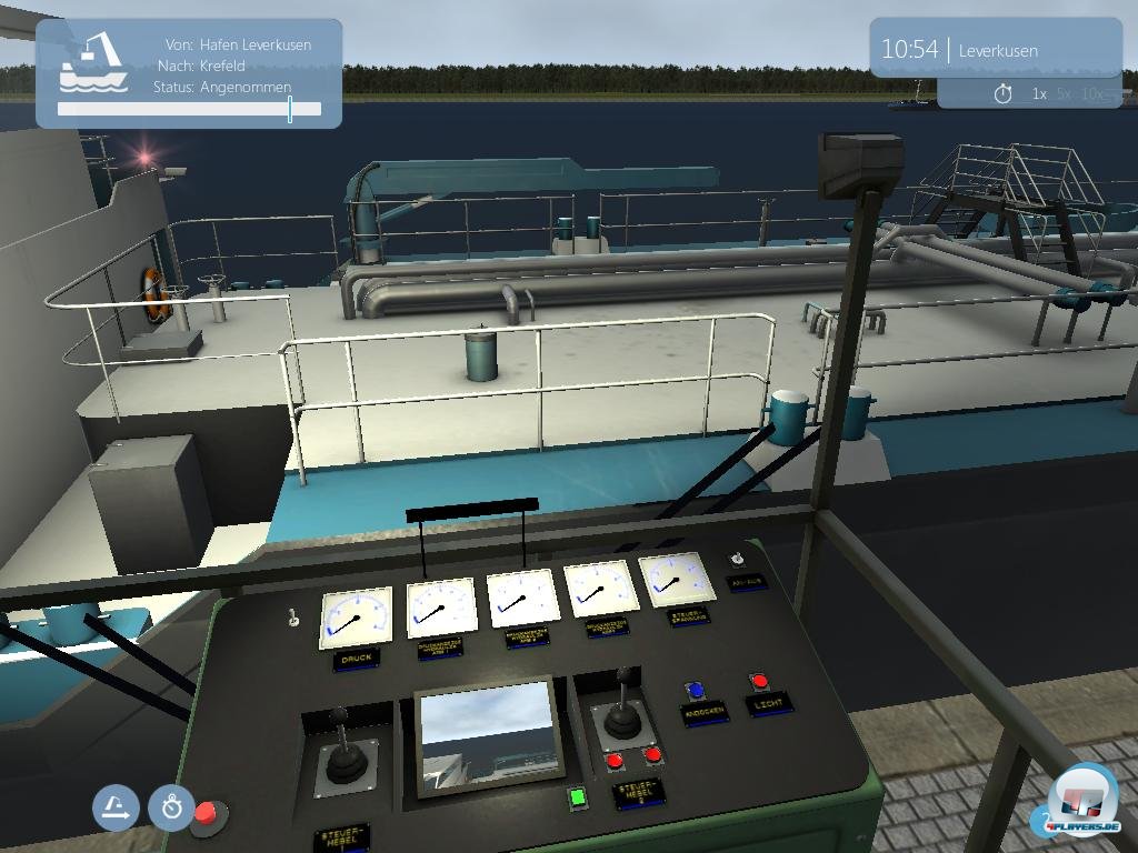 Auf der Br&uuml;cke eines Tankschiffes.