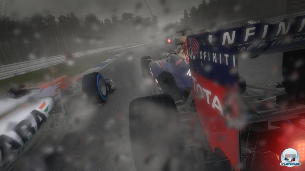 Die Sichtverh&auml;ltnisse bei Regenrennen sind &uuml;bel - vor allem, wenn man in die Gischt des Vordermanns ger&auml;t.