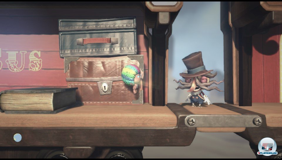 Ja, das hier ist tatsächlich Vita-Grafik: Materialien wie das Leder des Koffers sehen dank Glanz und feinen Oberflächenstrukturen richtig räumlich aus. Ja, das hier ist tatsächlich Vita-Grafik: Materialien wie das Leder des Koffers sehen dank Glanz und feinen Oberflächenstrukturen richtig räumlich aus.