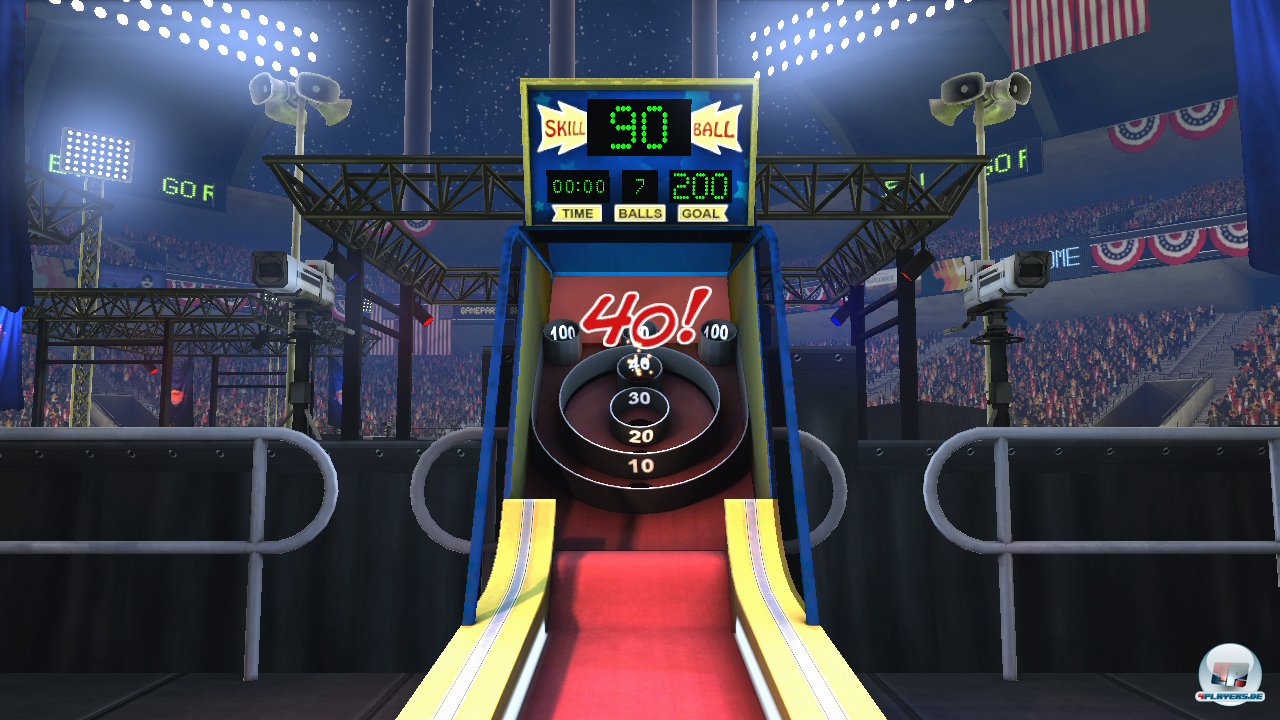 Beim Skill Ball muss man die Kugel so schwungvoll rollen, dass sie m&ouml;glichst in punktetr&auml;chtigen L&ouml;chern landet.