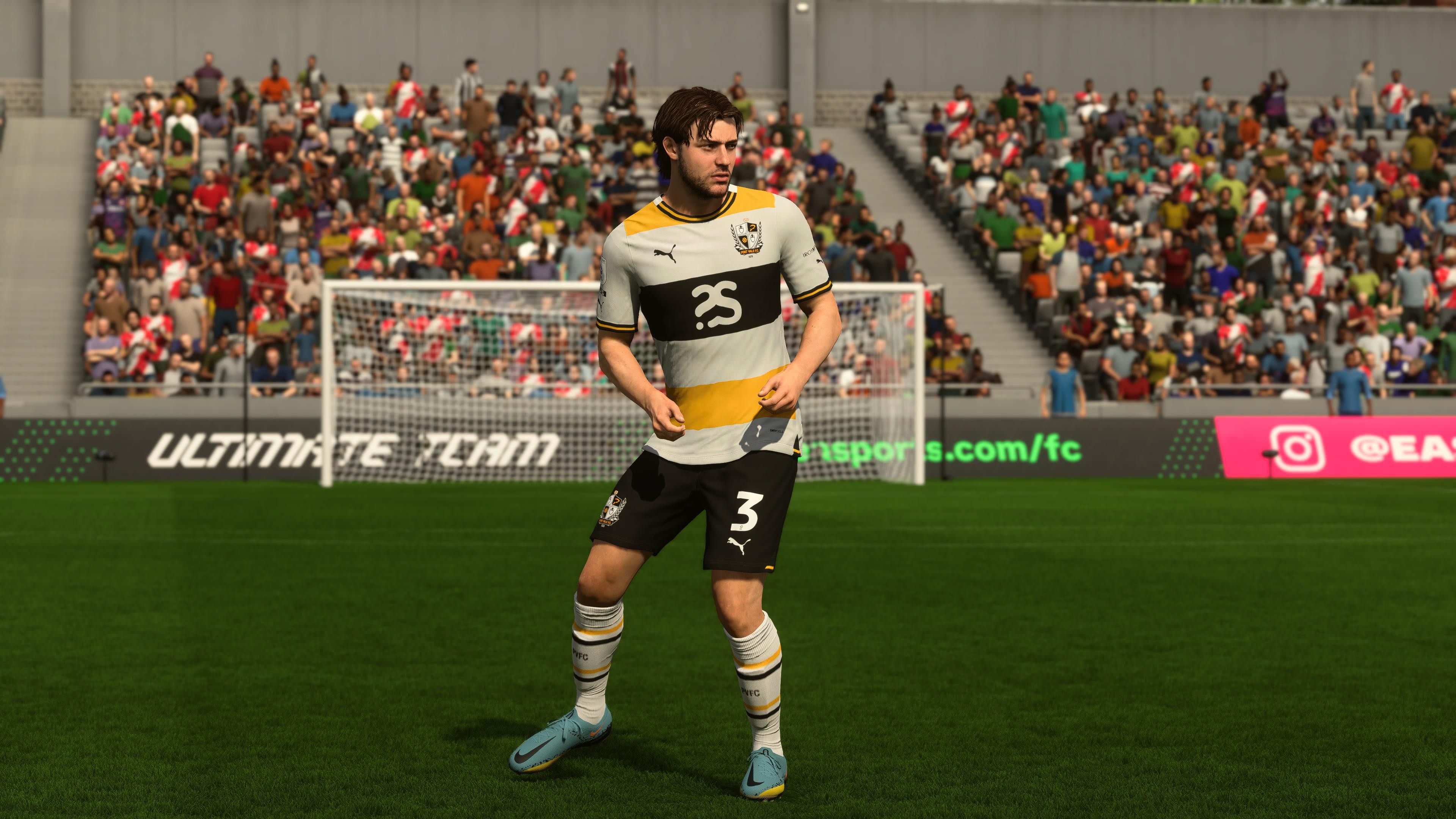 In der dritten Liga England spielt der Port Vale FC. Sein Heimtrikot in den Vereinsfarben Wei&szlig;, Schwarz und Gelb pr&auml;sentiert sich in dicken Querstreifen. Das Muster findet sich auch in den Stutzen wieder.