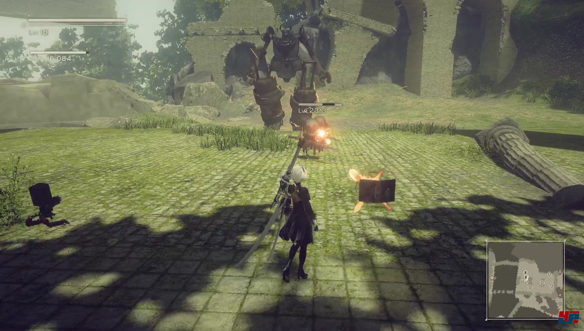 Protagonistin YoRHa 2B in noch einer der sch&ouml;neren Levelumgebungen.